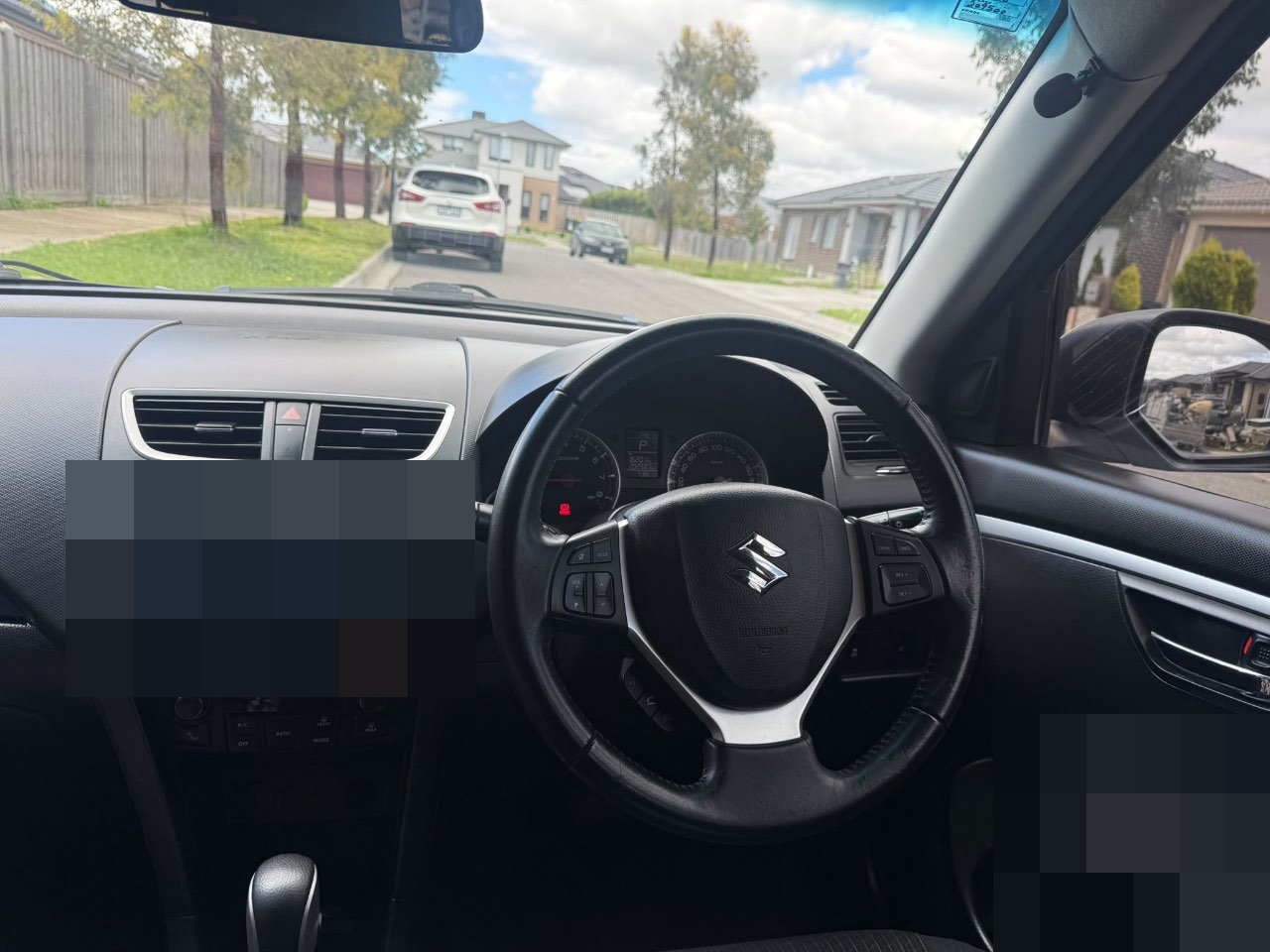 2015 Suzuki Swift, photo 2 of 2