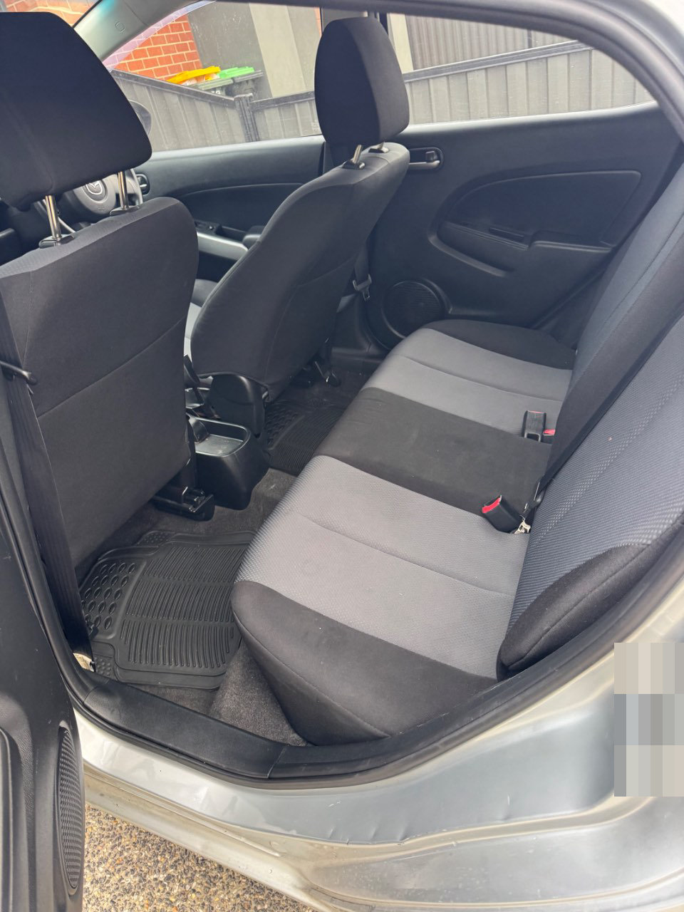 2010 Mazda 2, photo 4 of 4