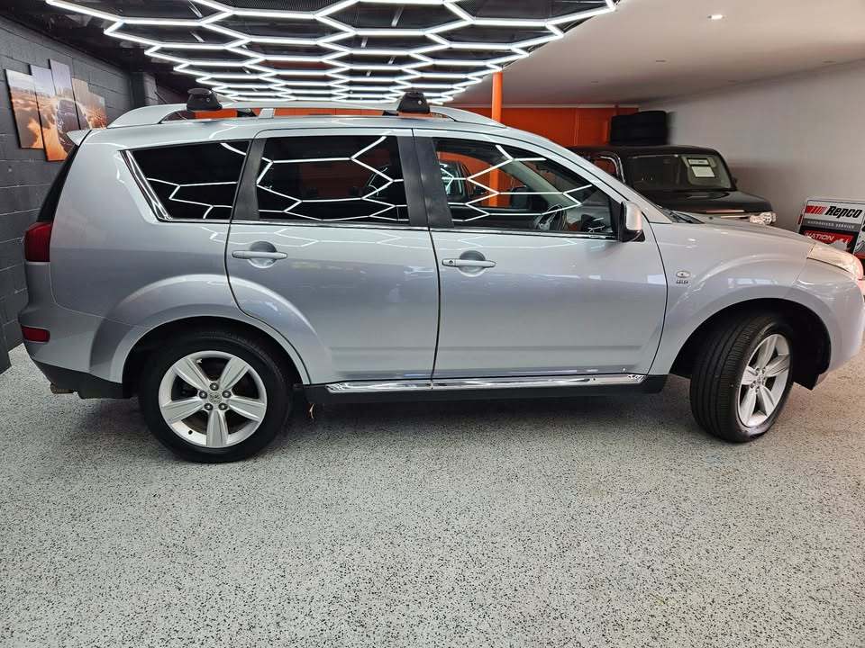 2013 Peugeot 4007, photo 8 of 8