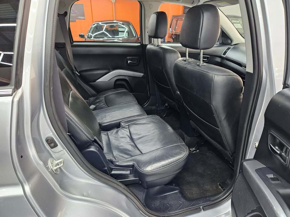 2013 Peugeot 4007, photo 5 of 8