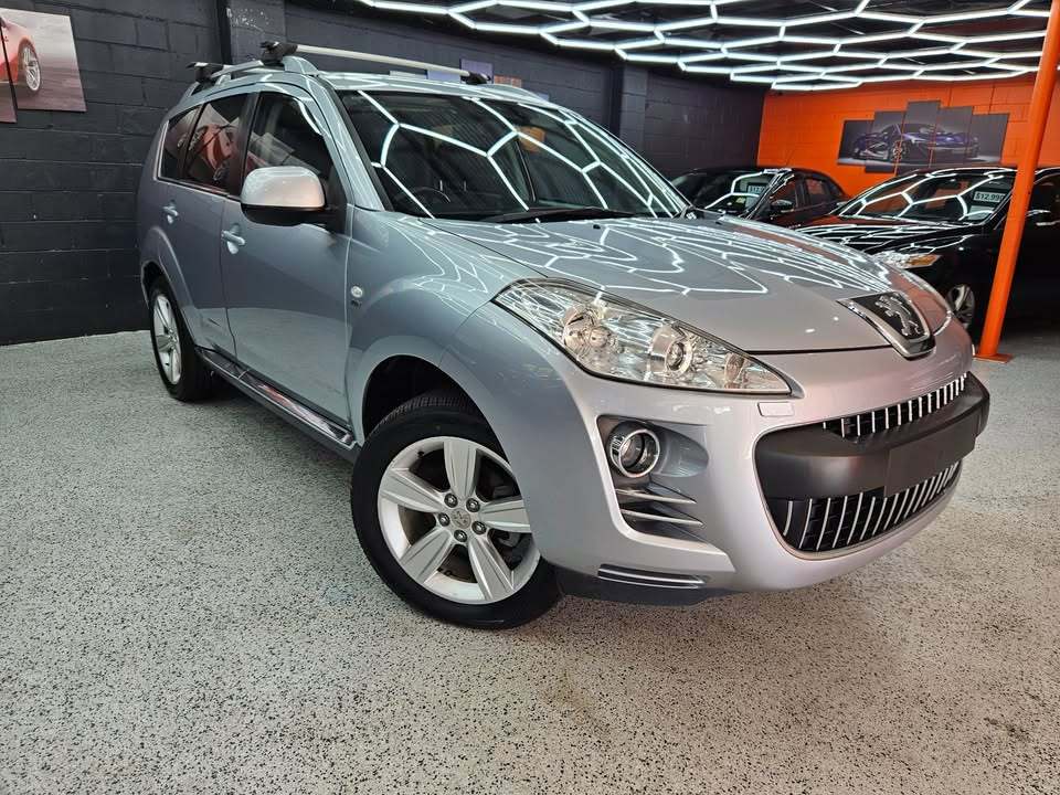 2013 Peugeot 4007, photo 1 of 8
