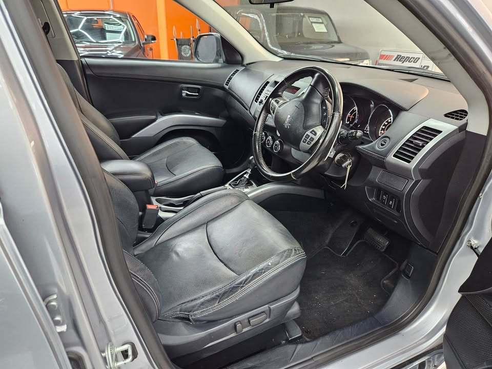 2013 Peugeot 4007, photo 6 of 8
