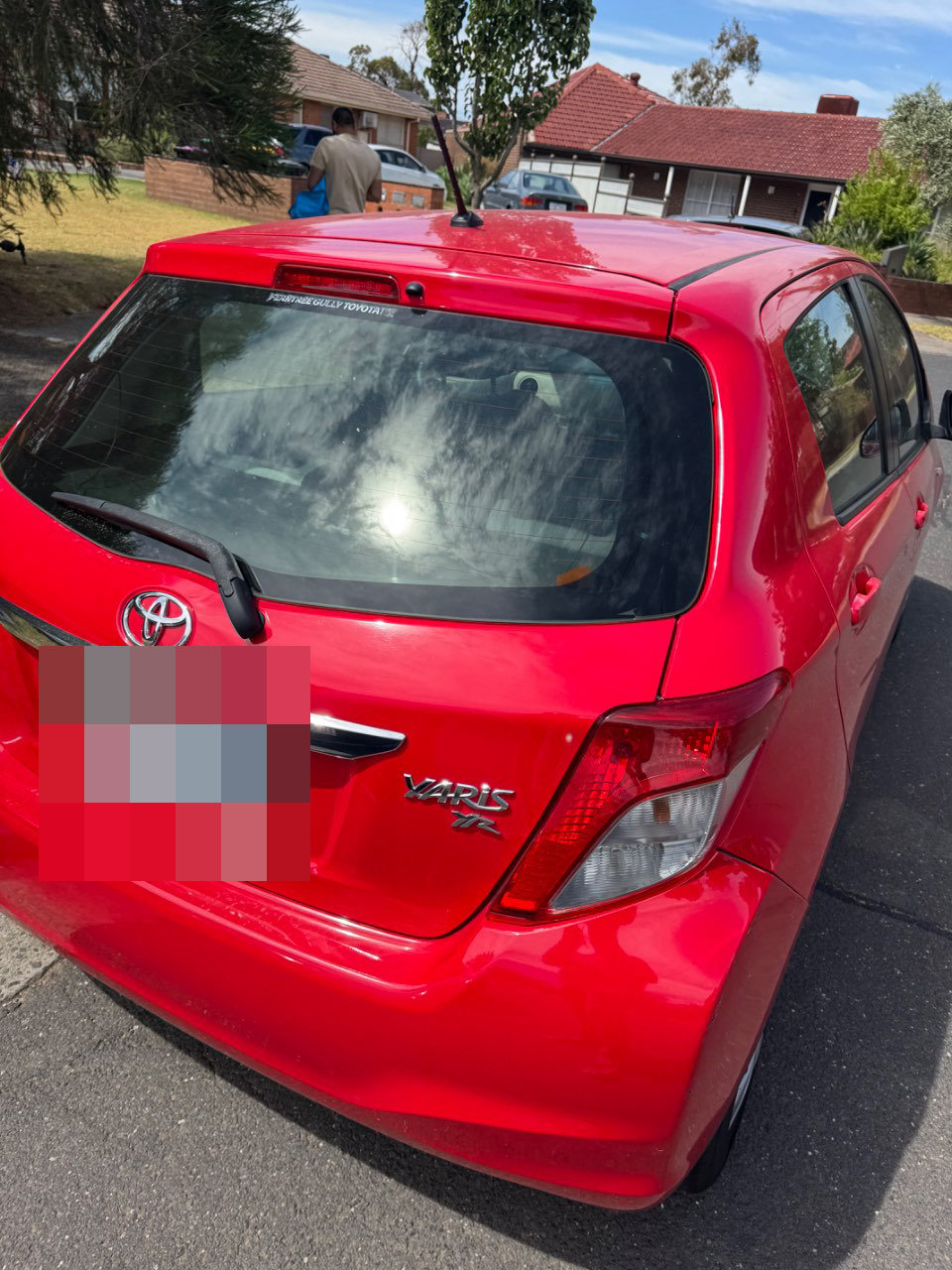 2013 Toyota Yaris, photo 2 of 2